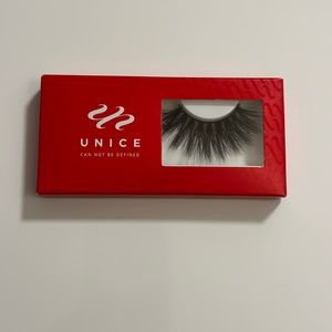 UNICE Long Voluminous Black Lashes